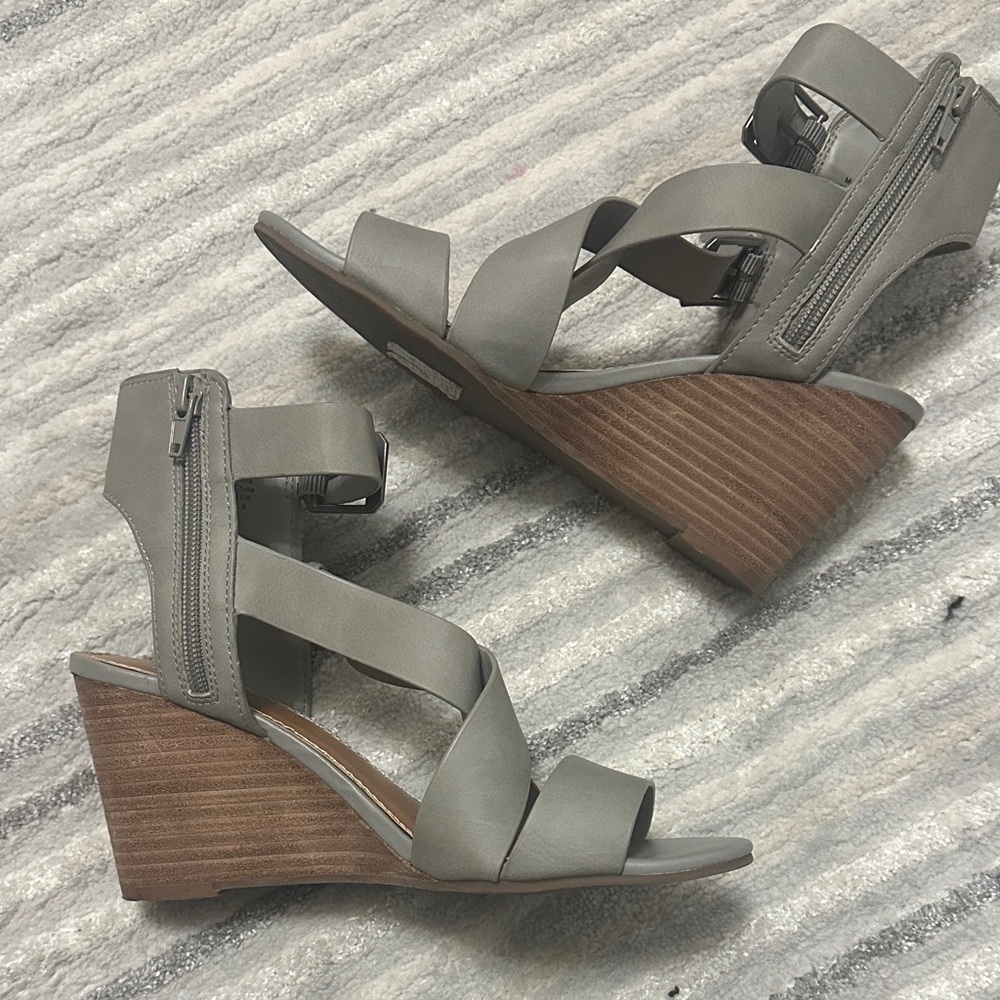 Crown Vintage Wedge